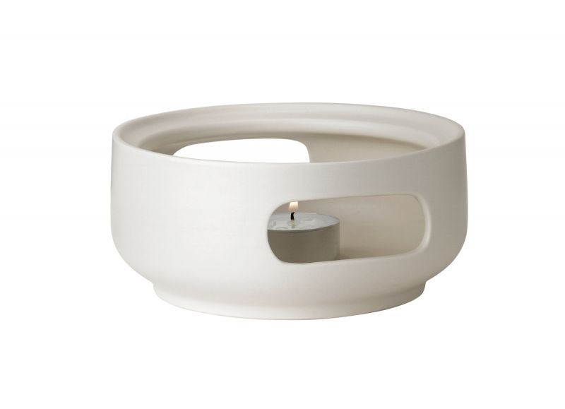 Sandfarbenes Theo Tee Stövchen von Stelton mit Teelicht zur Wärmehaltung, modernes Design für Teeliebhaber.